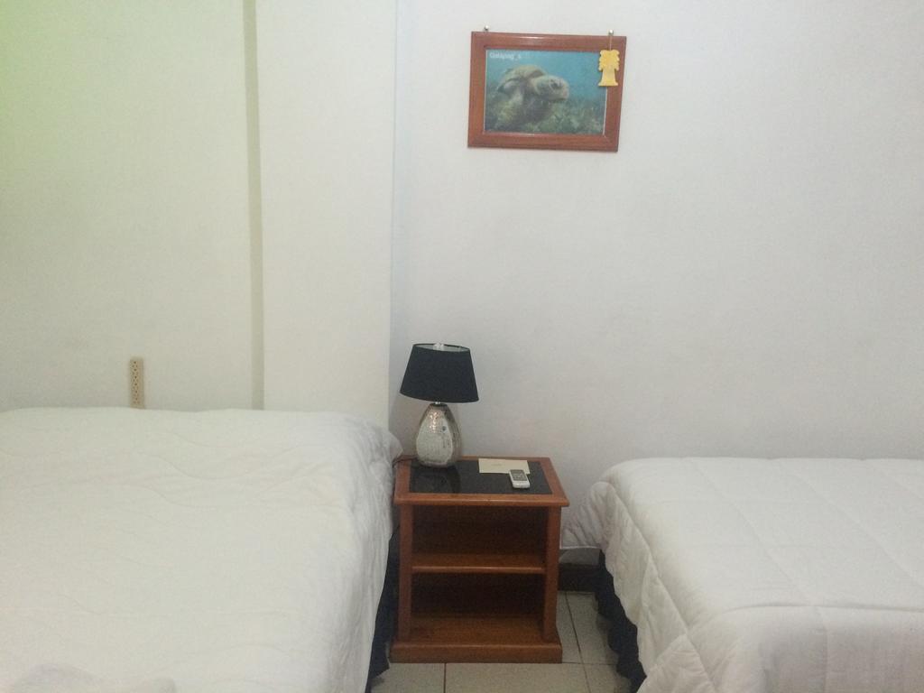 Galapagos Best Hostel Puerto Ayora  Ruang foto