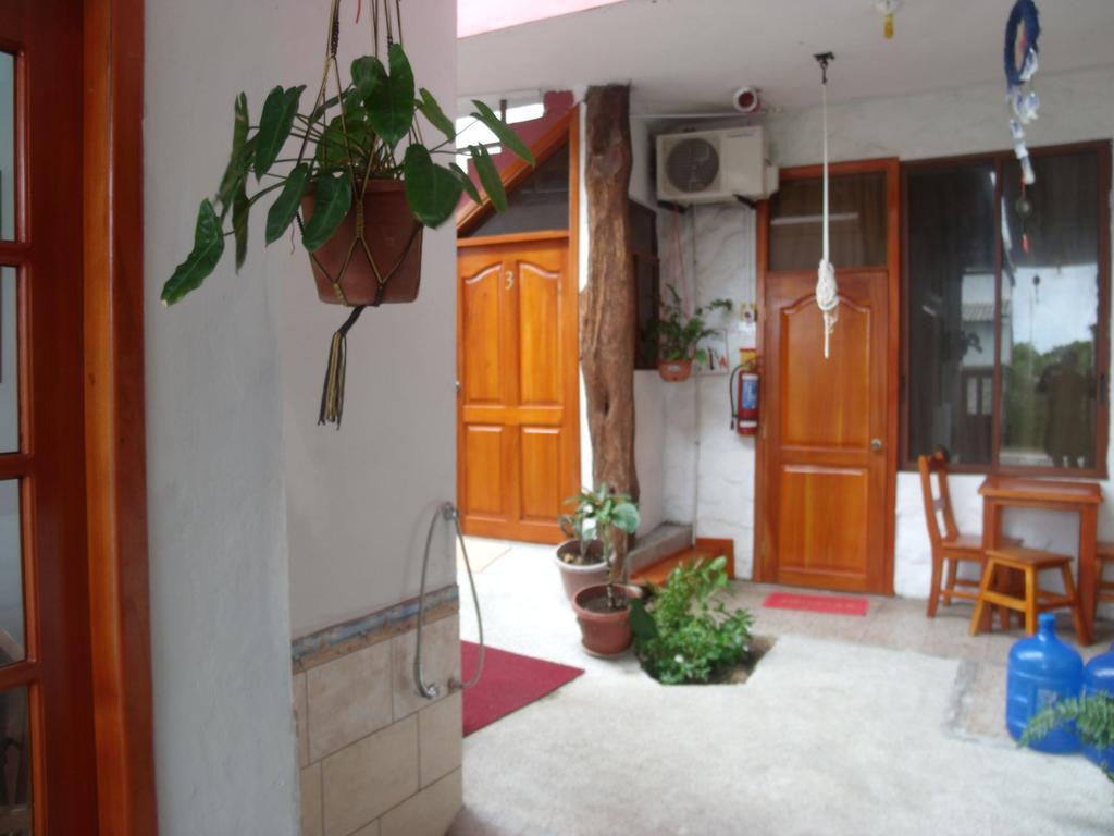 Galapagos Best Hostel Puerto Ayora  Bagian luar foto