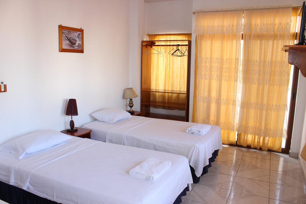 Galapagos Best Hostel Puerto Ayora  Bagian luar foto
