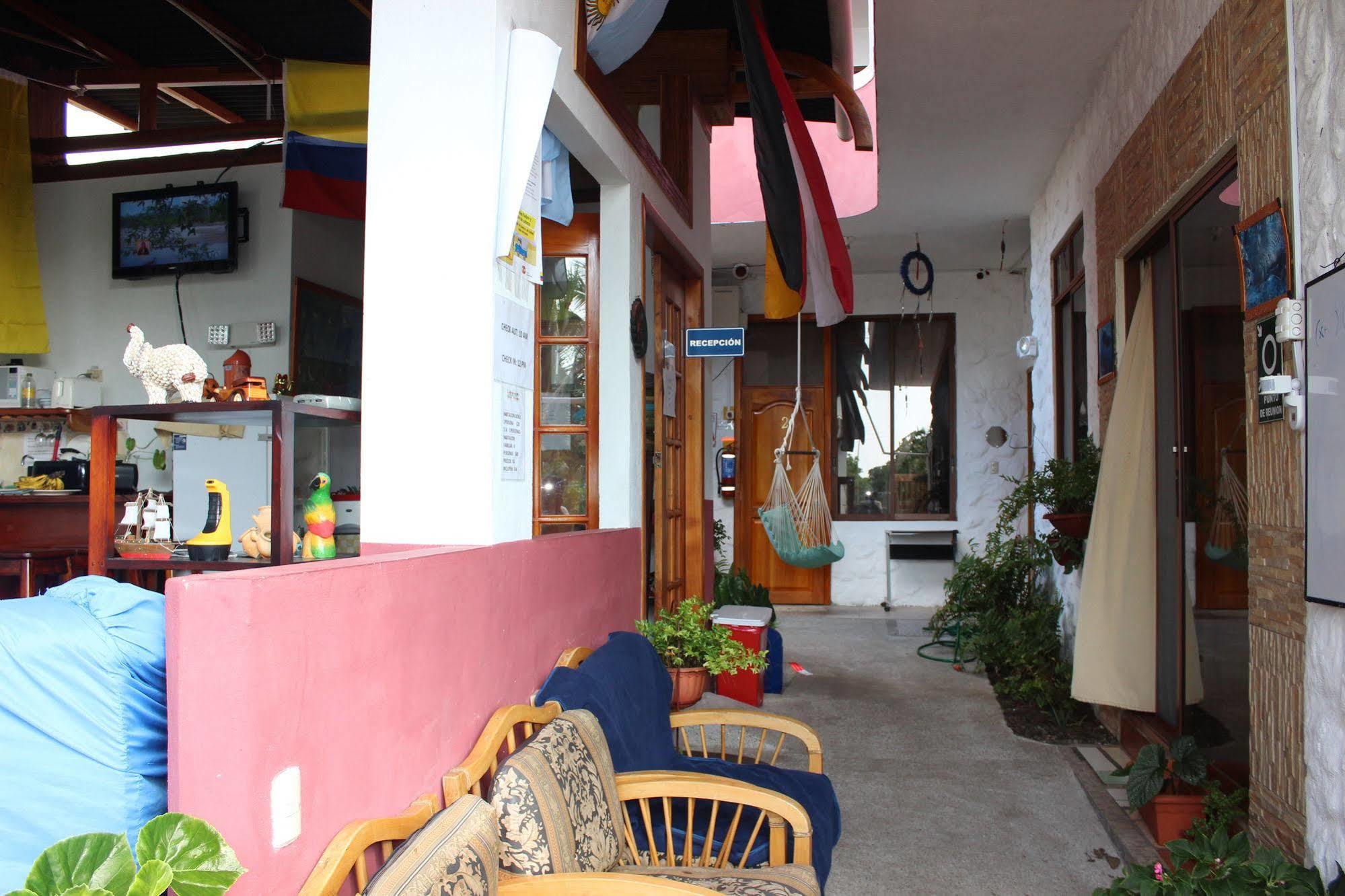 Galapagos Best Hostel Puerto Ayora  Bagian luar foto