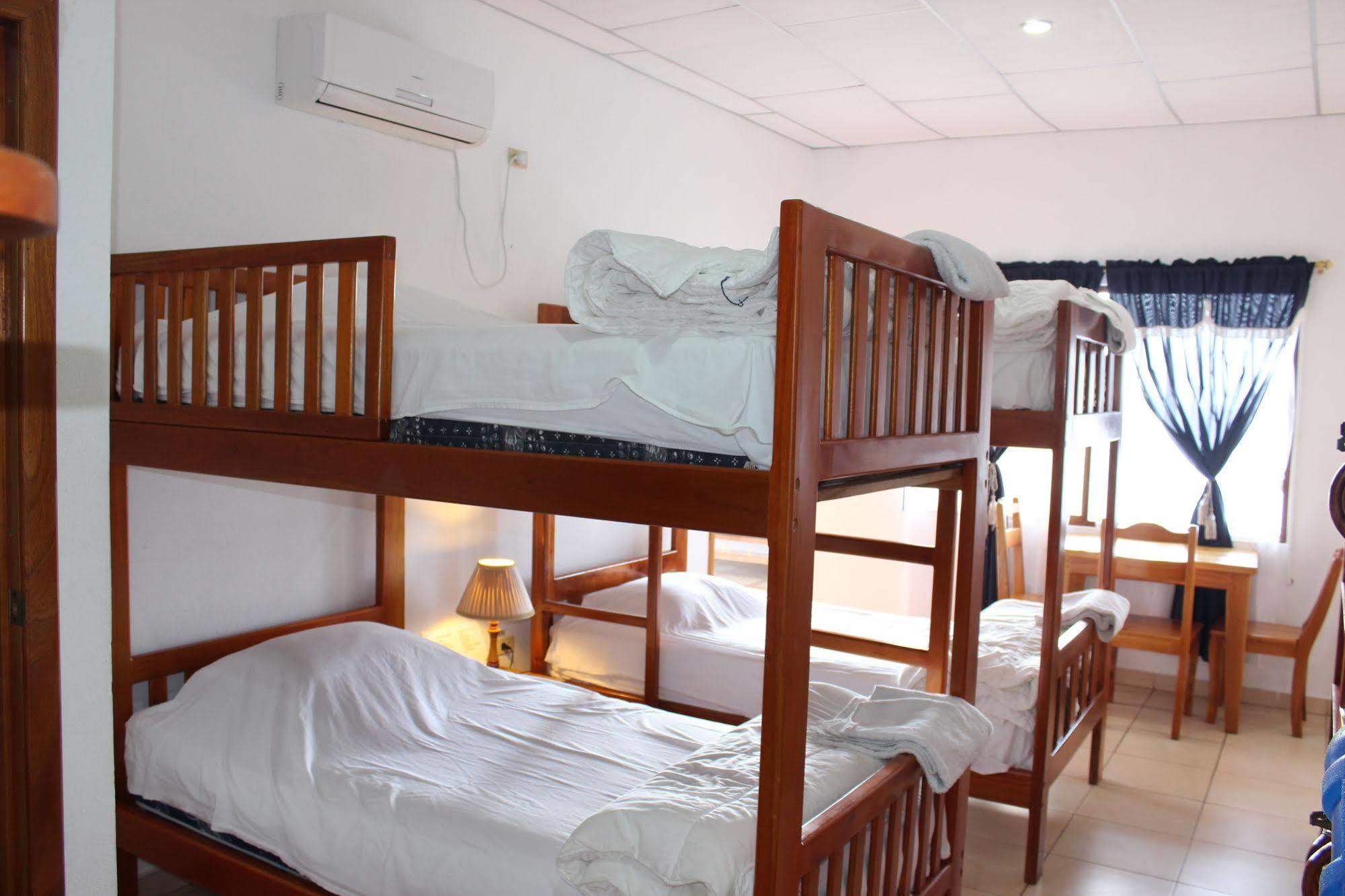 Galapagos Best Hostel Puerto Ayora  Bagian luar foto