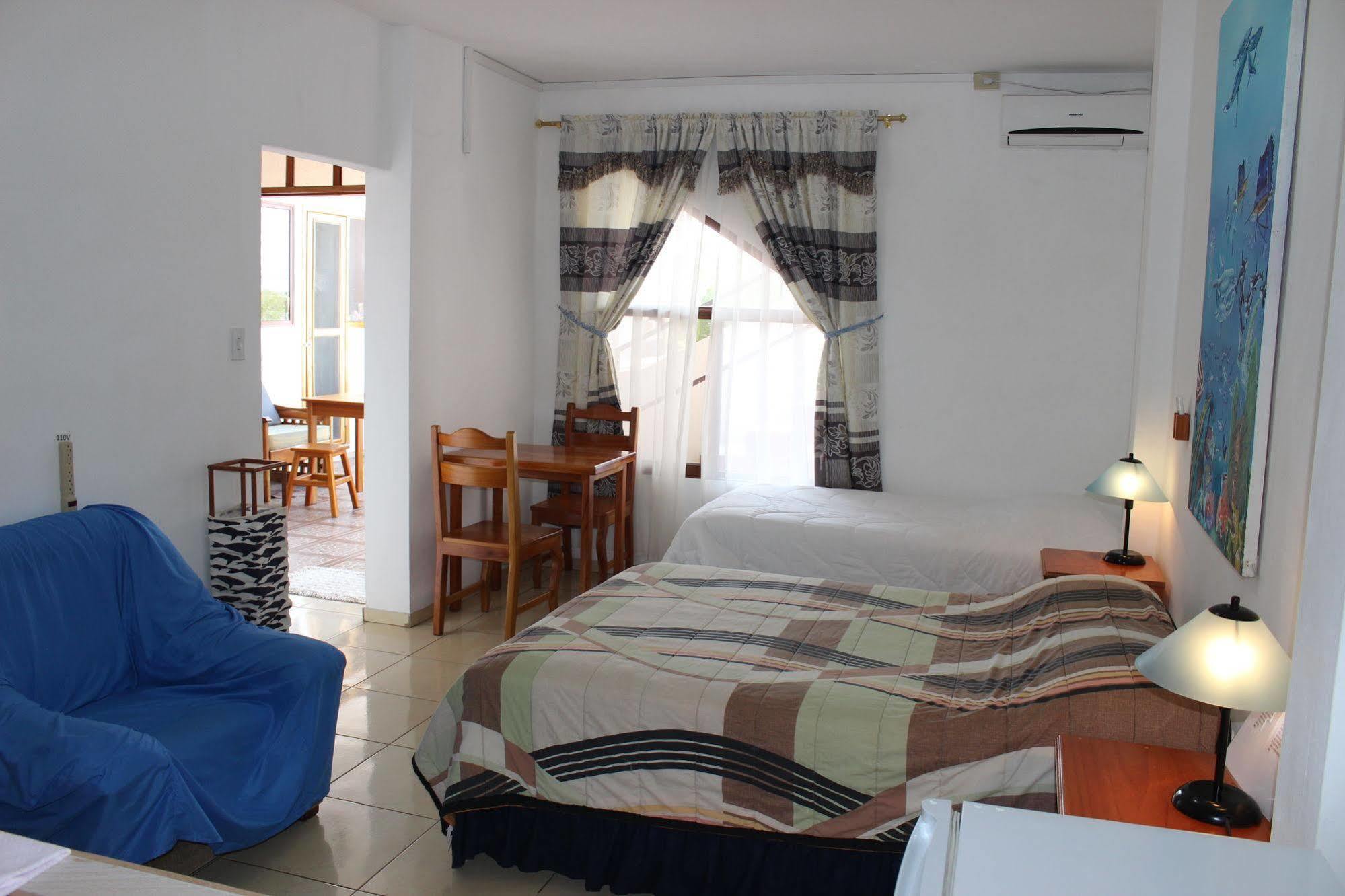 Galapagos Best Hostel Puerto Ayora  Bagian luar foto