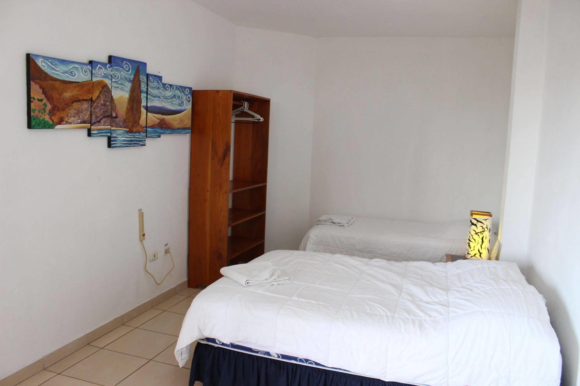 Galapagos Best Hostel Puerto Ayora  Bagian luar foto