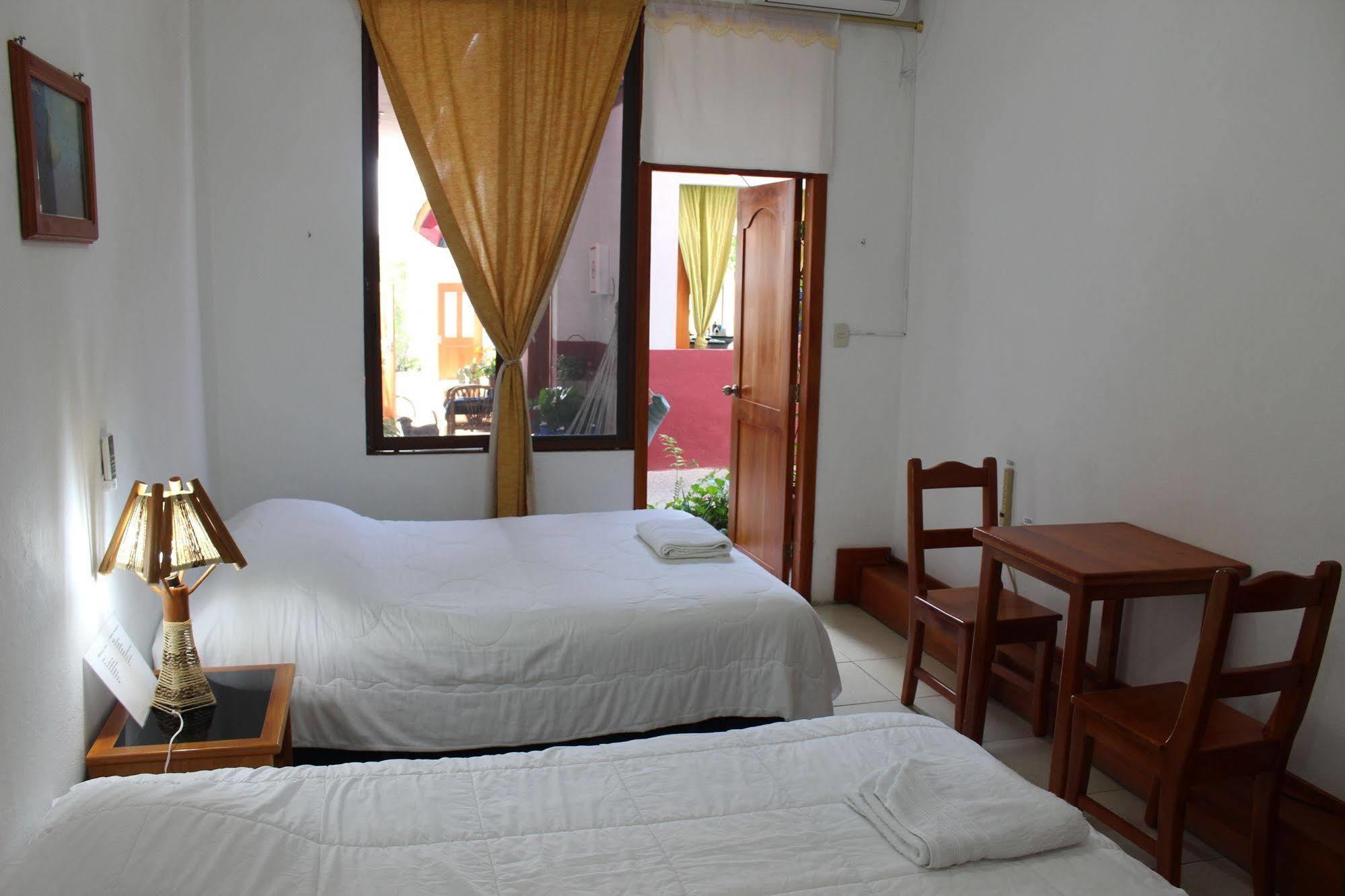 Galapagos Best Hostel Puerto Ayora  Bagian luar foto