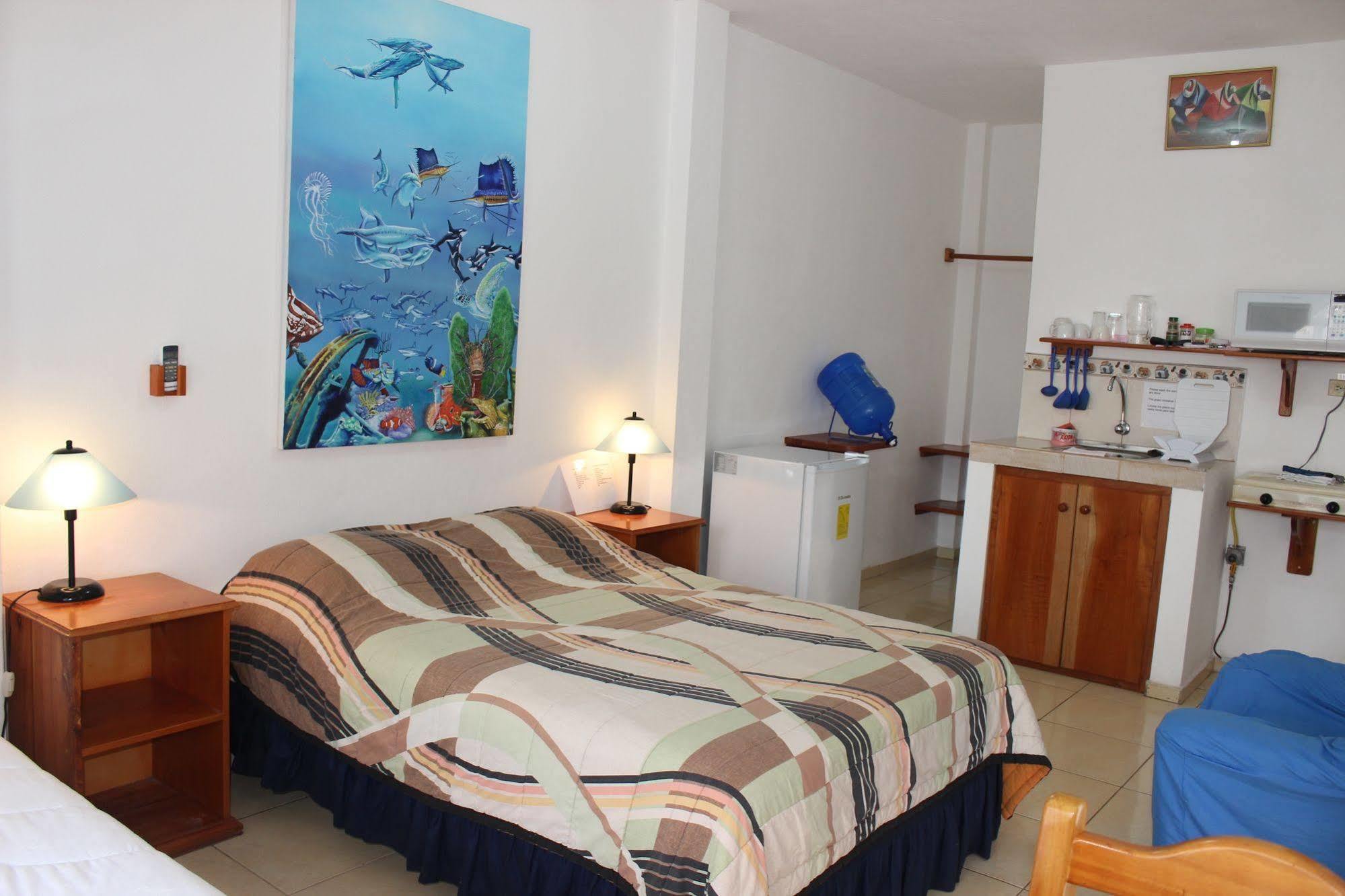 Galapagos Best Hostel Puerto Ayora  Bagian luar foto