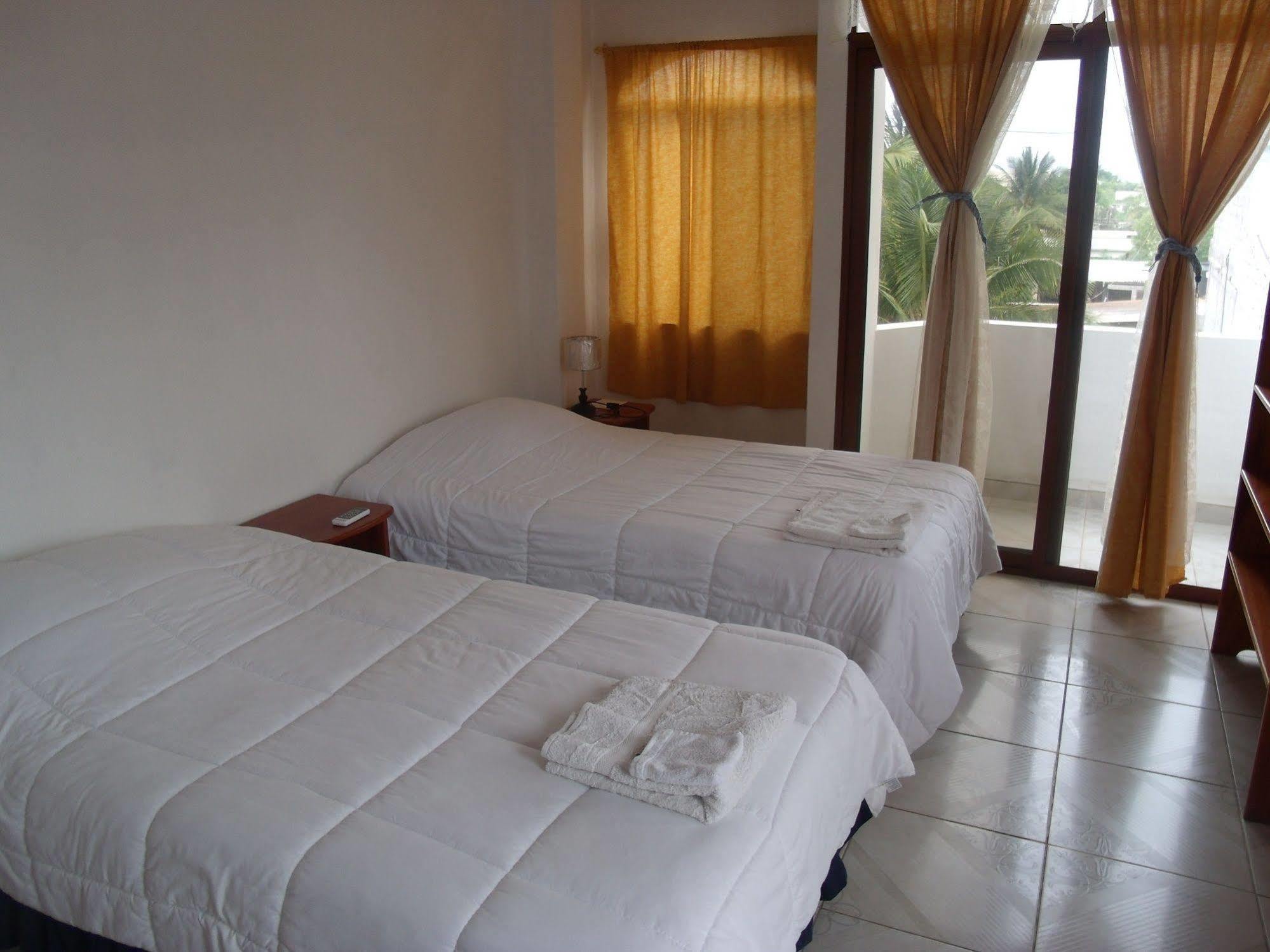 Galapagos Best Hostel Puerto Ayora  Bagian luar foto