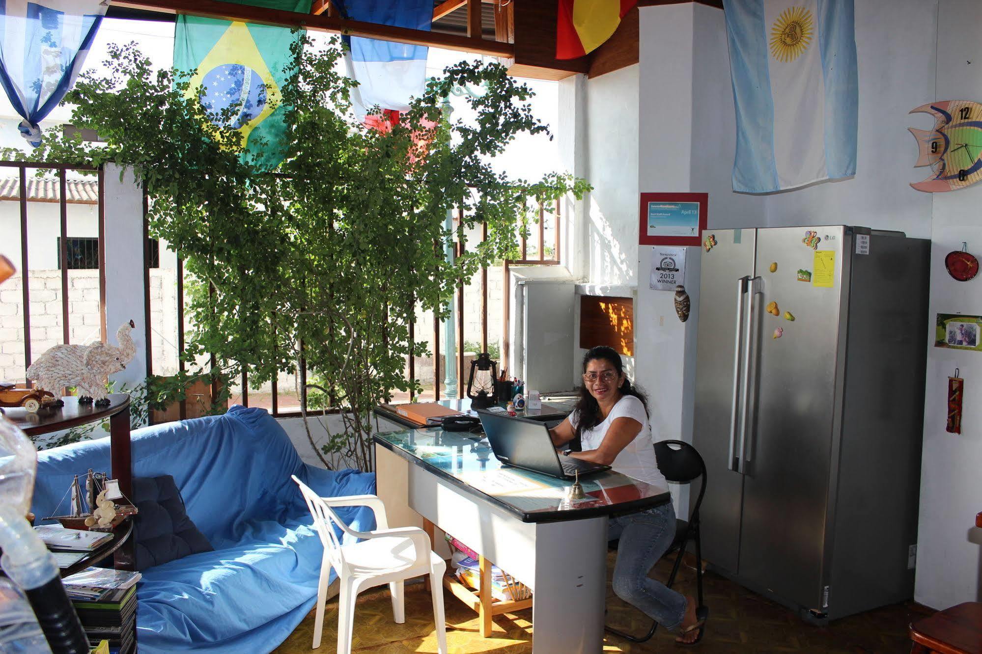 Galapagos Best Hostel Puerto Ayora  Bagian luar foto
