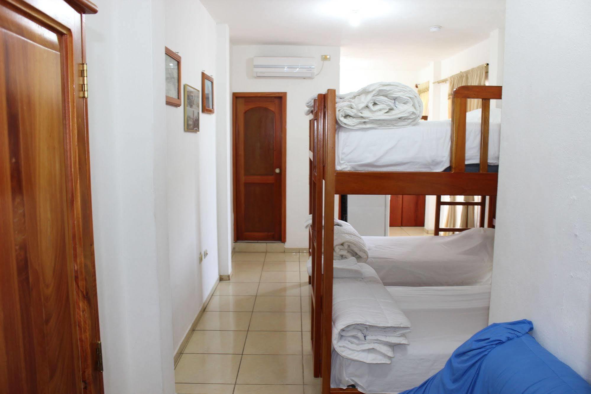 Galapagos Best Hostel Puerto Ayora  Bagian luar foto