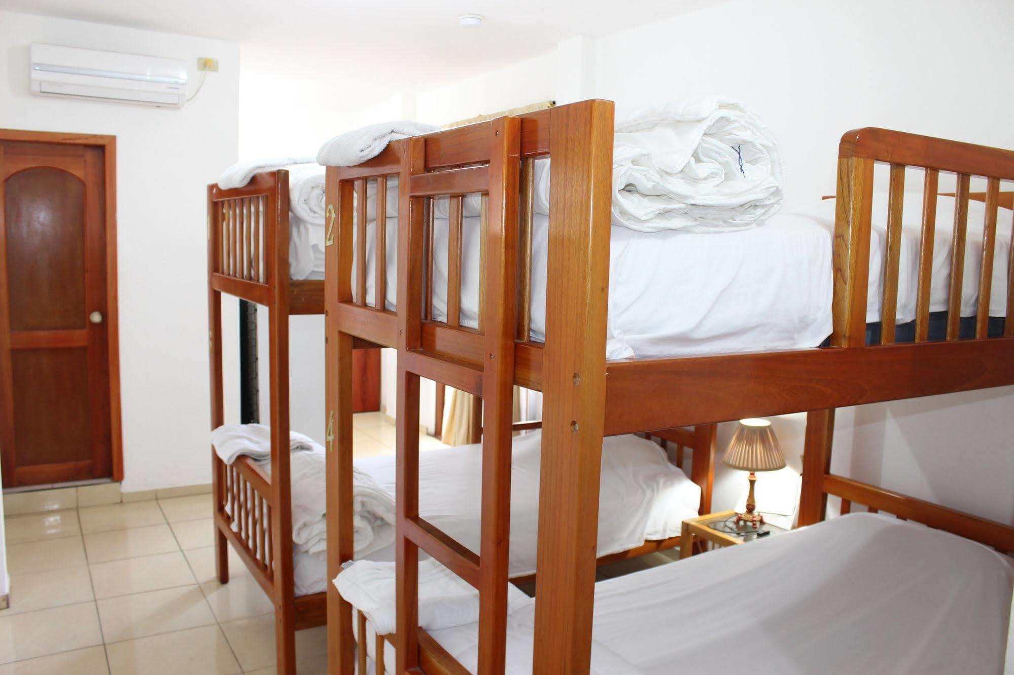 Galapagos Best Hostel Puerto Ayora  Bagian luar foto
