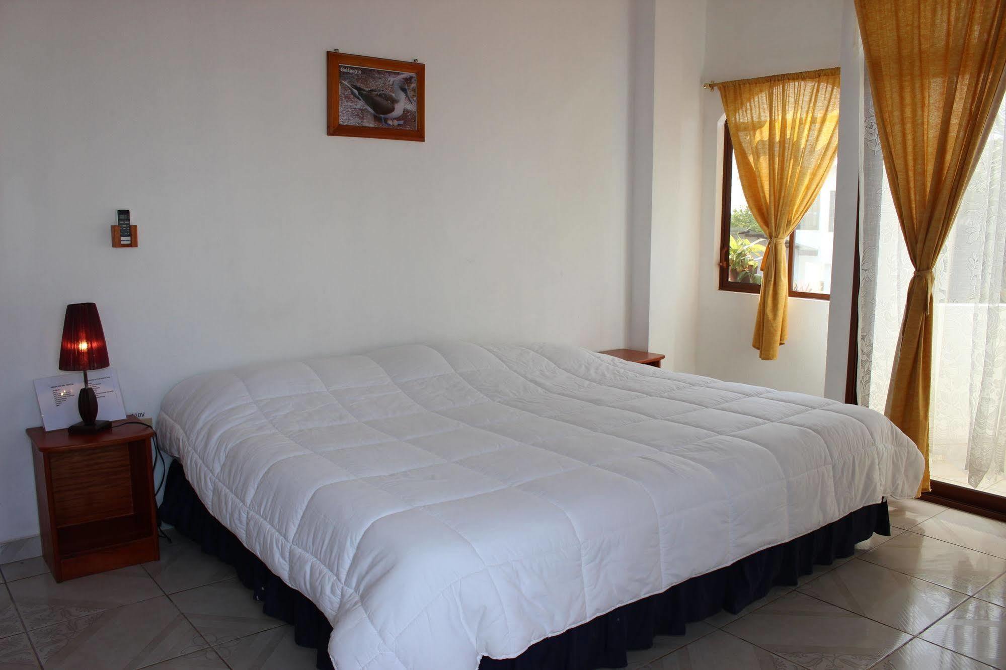 Galapagos Best Hostel Puerto Ayora  Bagian luar foto