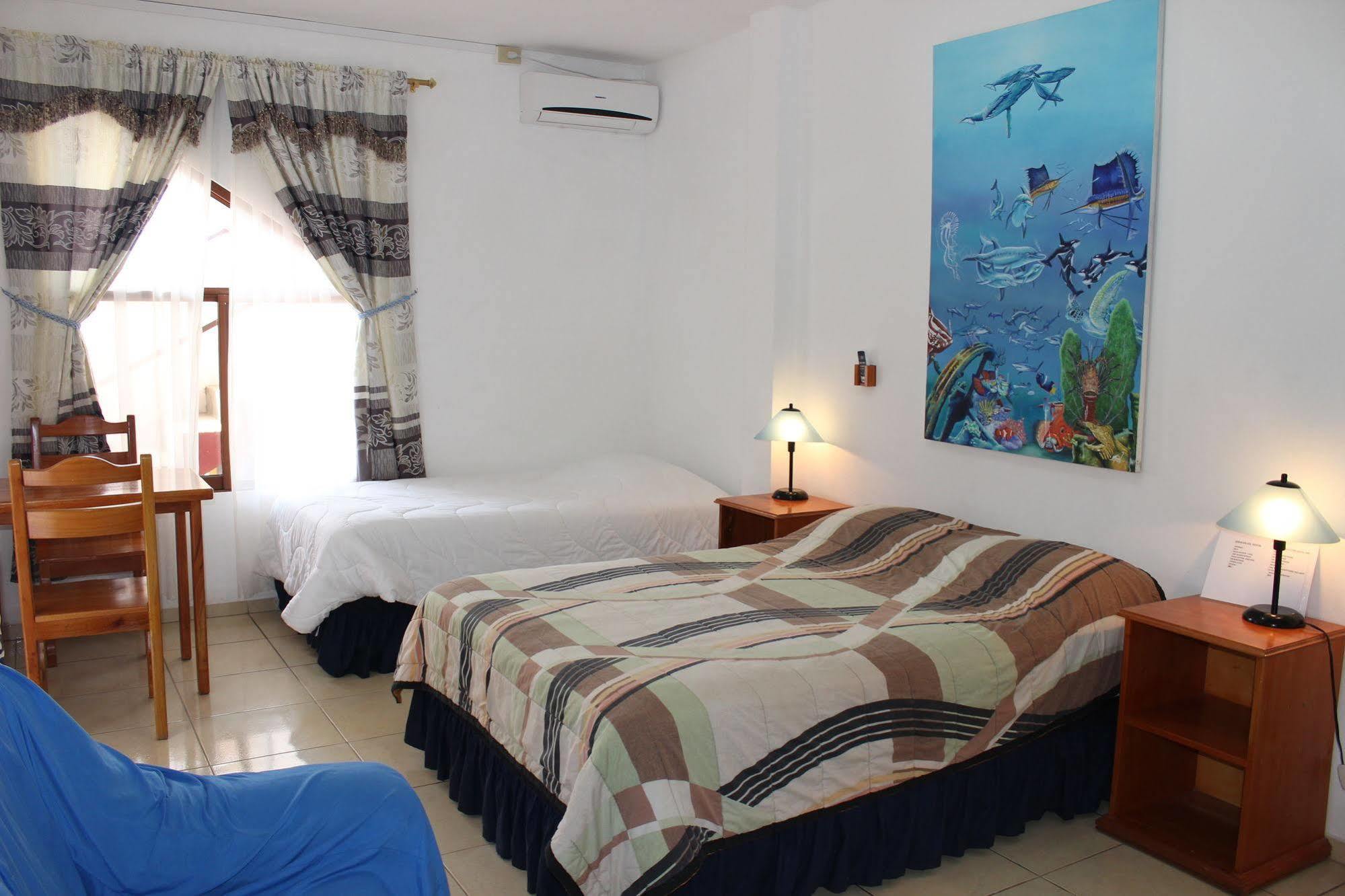 Galapagos Best Hostel Puerto Ayora  Bagian luar foto