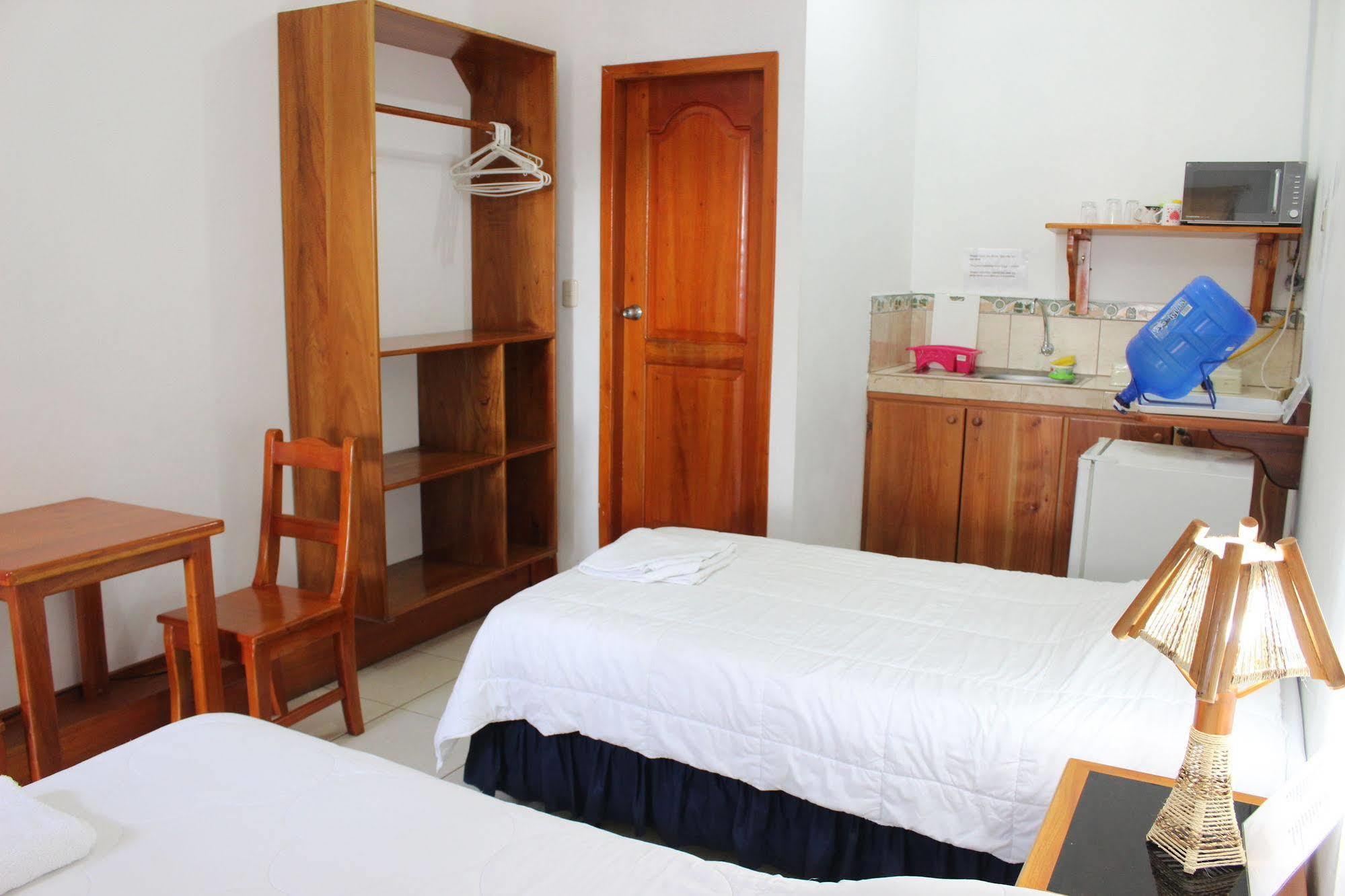 Galapagos Best Hostel Puerto Ayora  Bagian luar foto