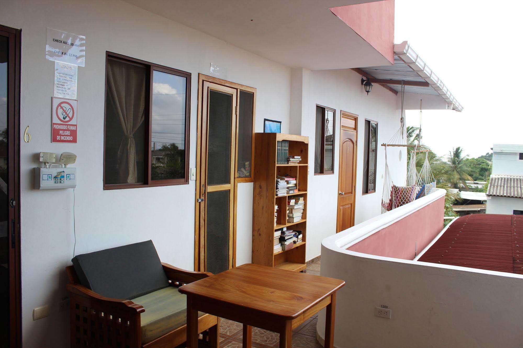 Galapagos Best Hostel Puerto Ayora  Bagian luar foto