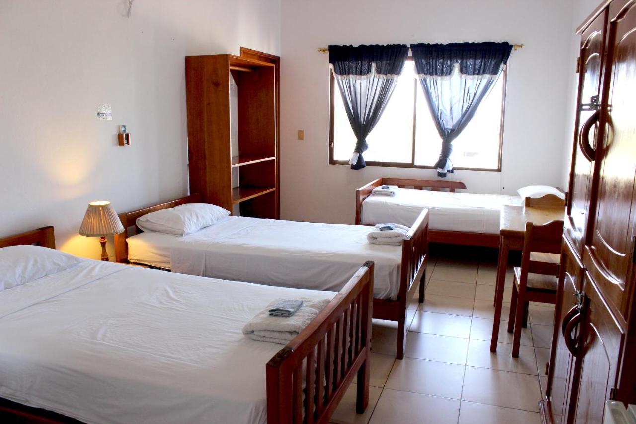 Galapagos Best Hostel Puerto Ayora  Bagian luar foto